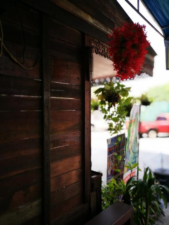 Zoe Hostel Chiang Mai Exteriör bild